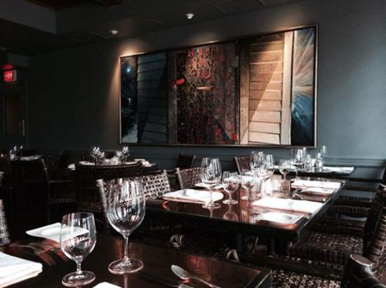 How Jonathans of Oakville Maintain Their Authentic Atmosphere How Jonathans of Oakville Maintain Their Authentic Atmosphere